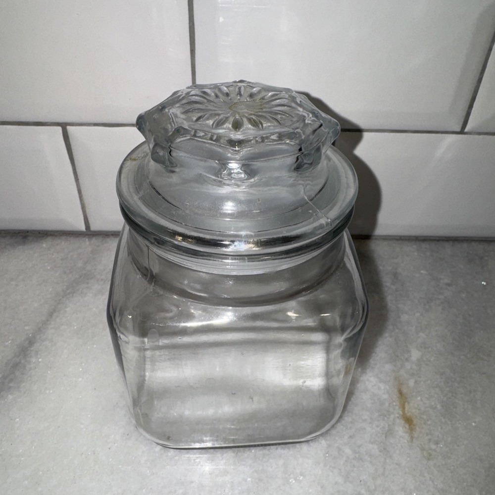 VINTAGE Anchor Hocking Clear‎ GLASS POTHECARY JAR 51/2" TALL Star Lid GW992
